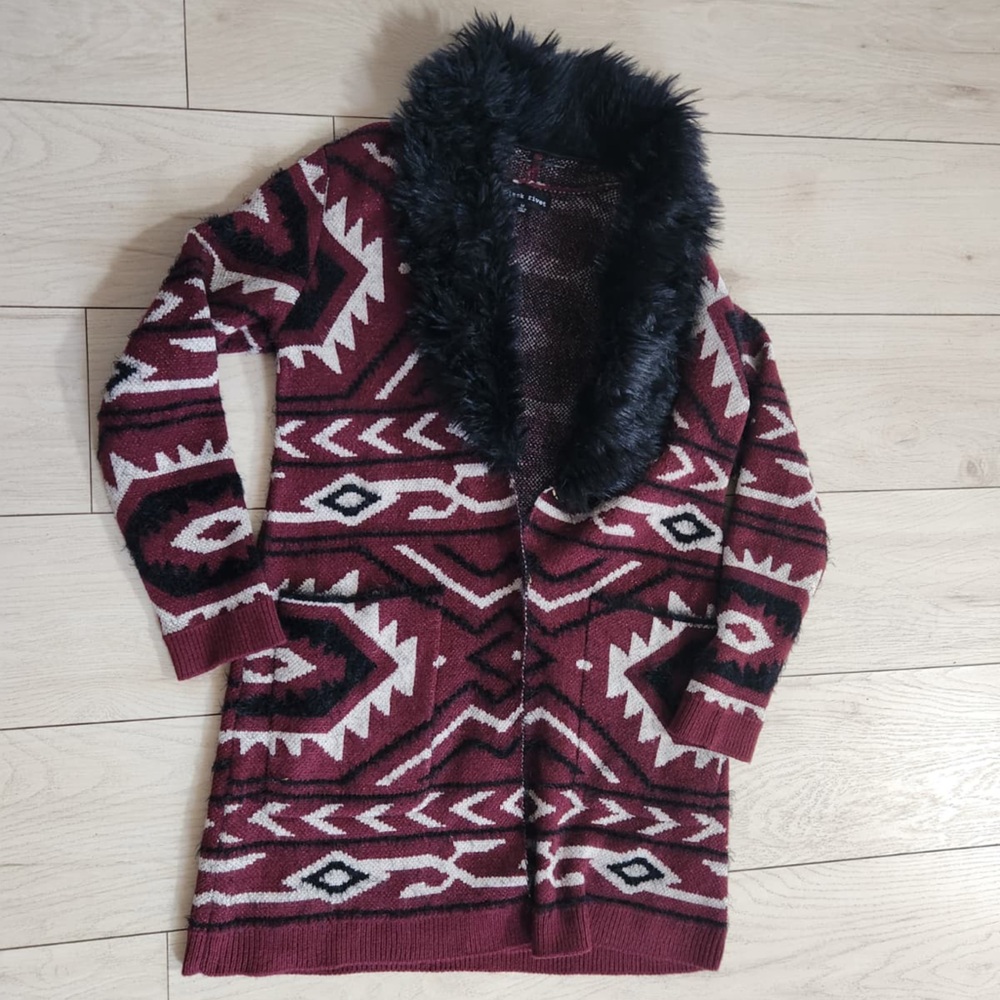 Black Rivet Maroon Knit with Faux Fur Trim